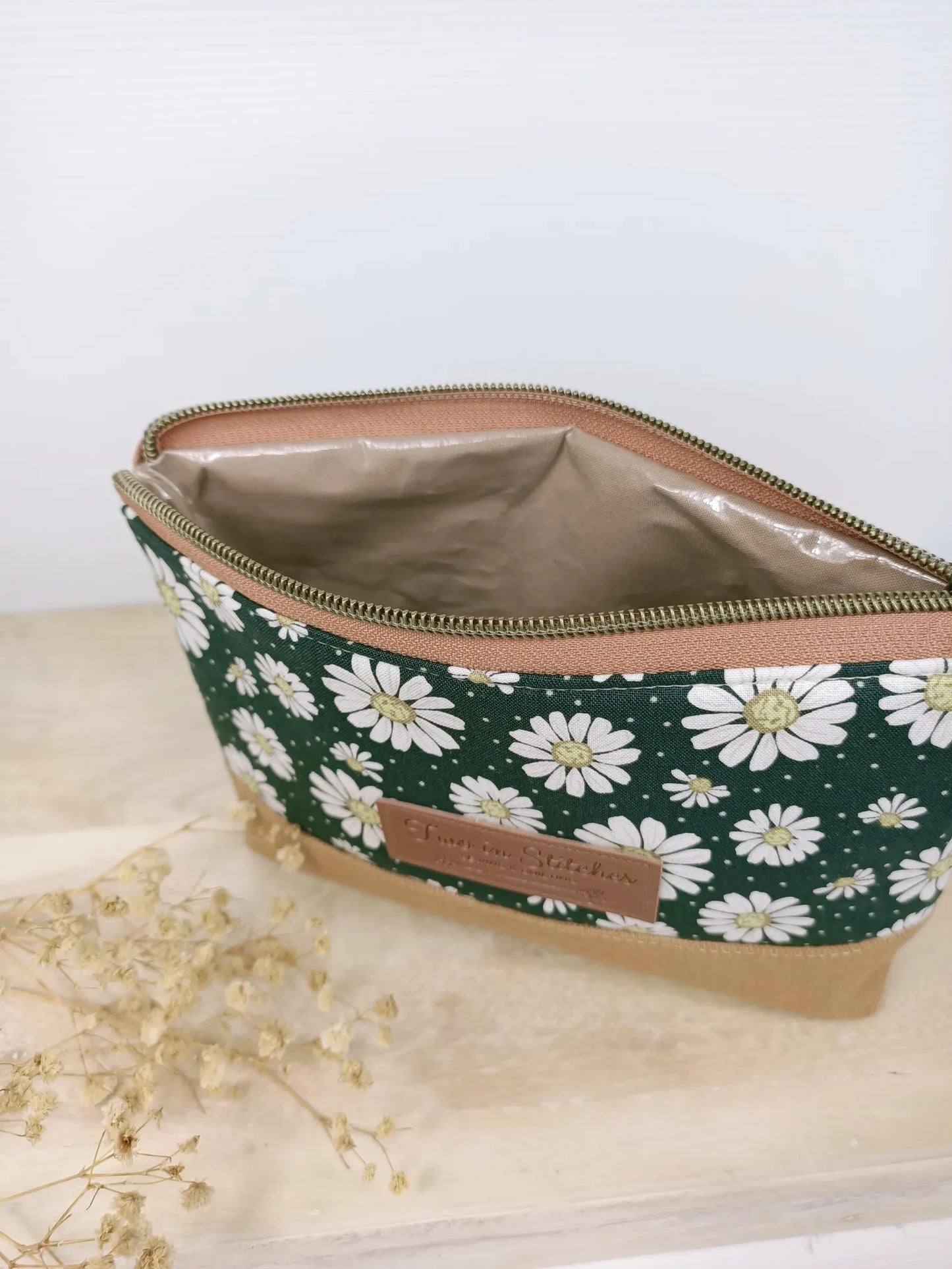 Daisy Floral Zipper Pouch – Spill Proof Vinyl-Lined Toiletry & Makeup Bag