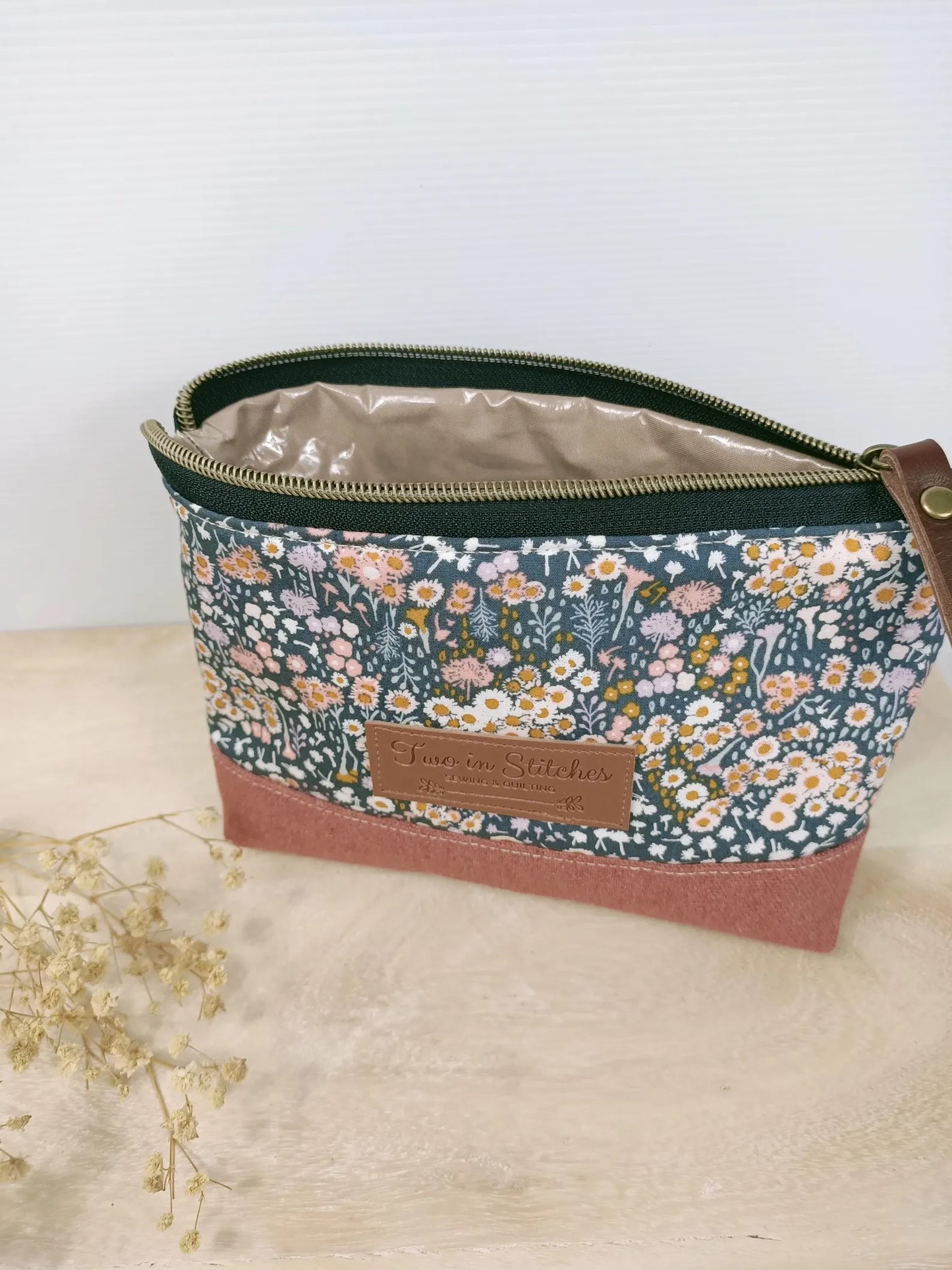 Floral Vinyl-Lined Pouch – Spill Proof, Durable & Stylish Storage Bag