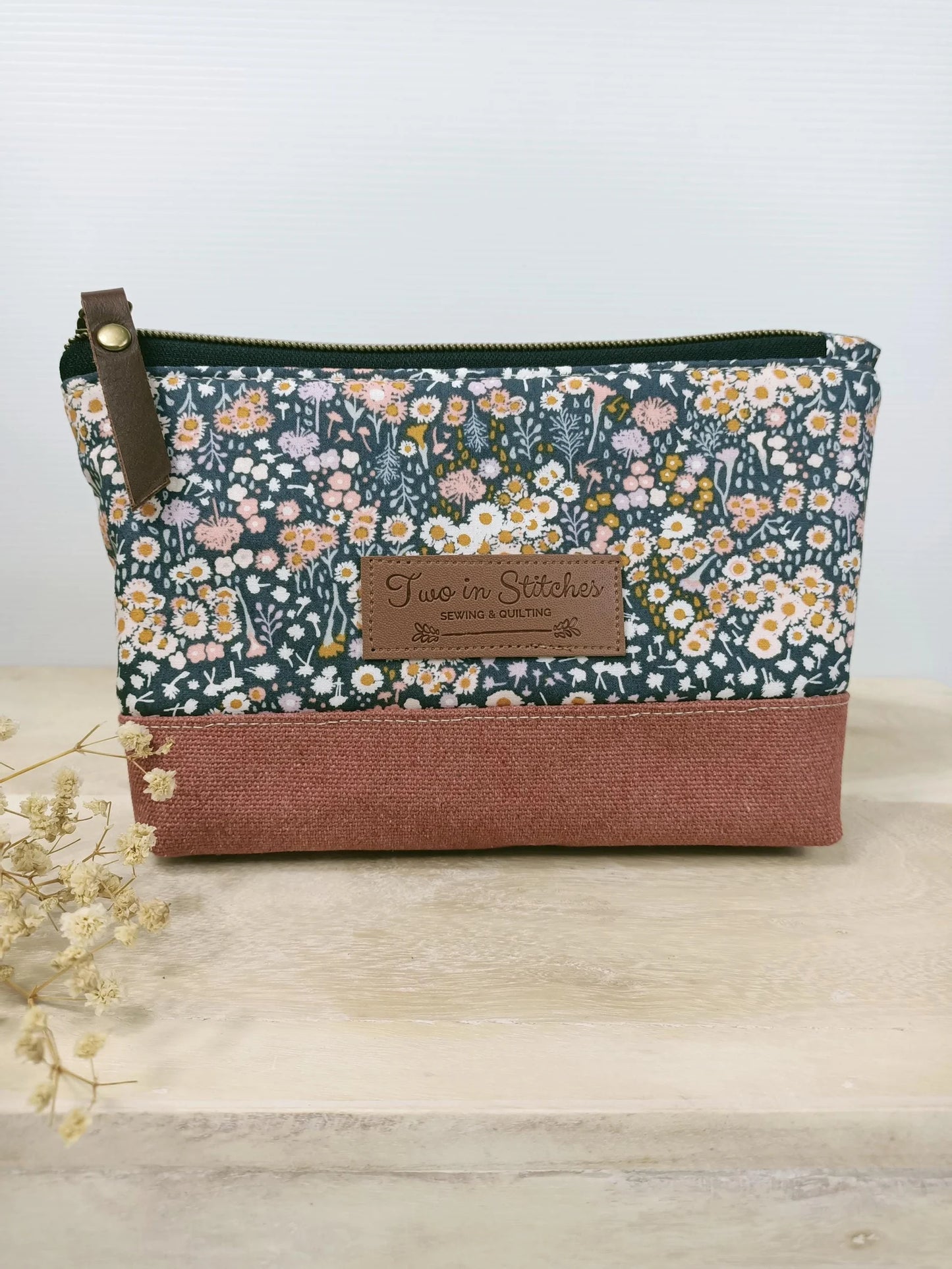 Floral Vinyl-Lined Pouch – Spill Proof, Durable & Stylish Storage Bag