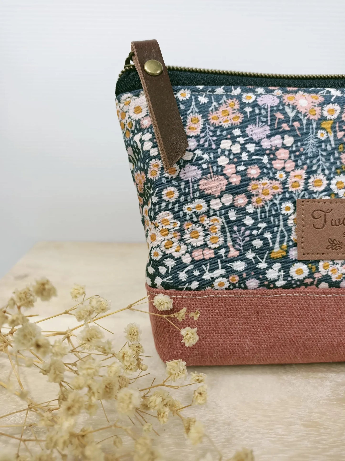 Floral Vinyl-Lined Pouch – Spill Proof, Durable & Stylish Storage Bag