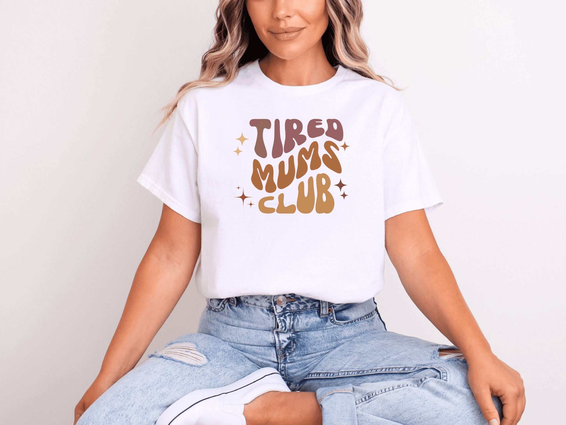 Tired Mums ClubT-Shirt – Funny & Comfy Mum Life Tee for Exhausted Mums - Lotta and Liv