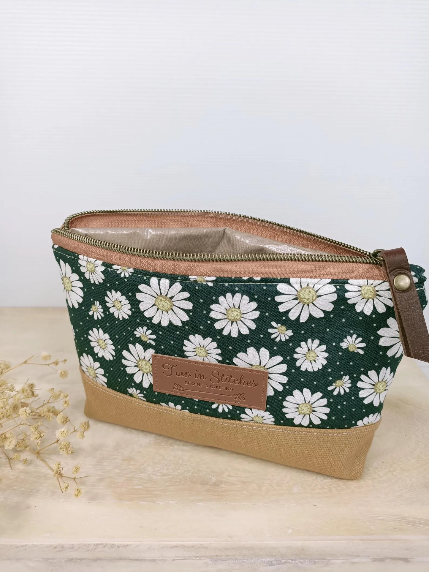 Daisy Floral Zipper Pouch – Spill Proof Vinyl-Lined Toiletry & Makeup Bag
