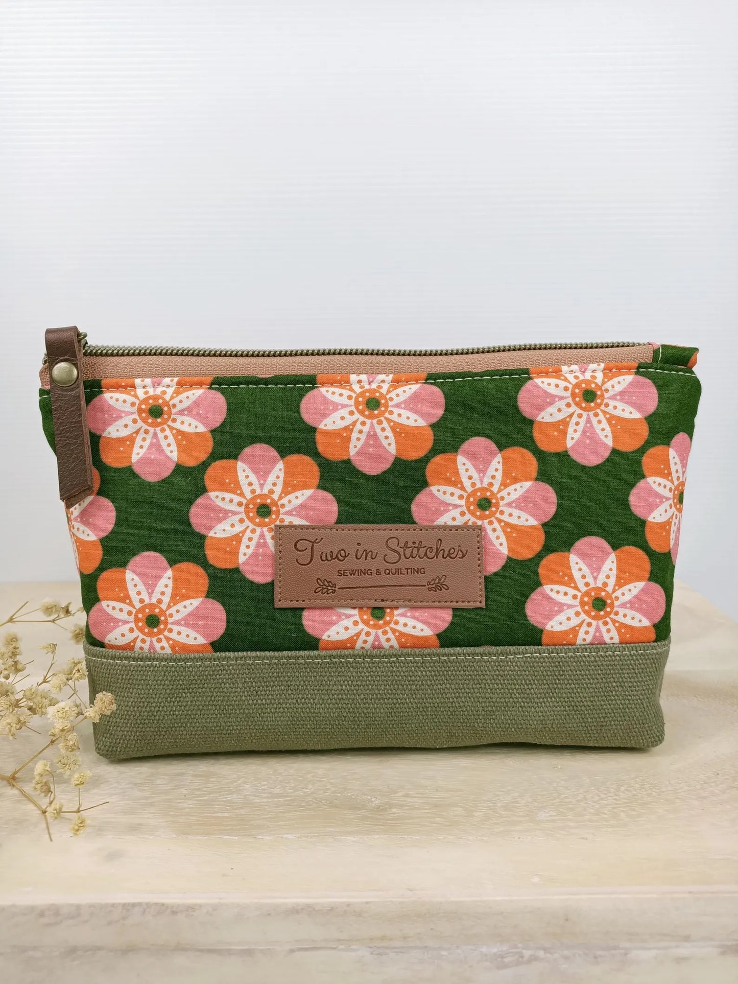 Retro Floral Zipper Pouch – Spill Proof Vinyl-Lined Toiletry & Makeup Bag