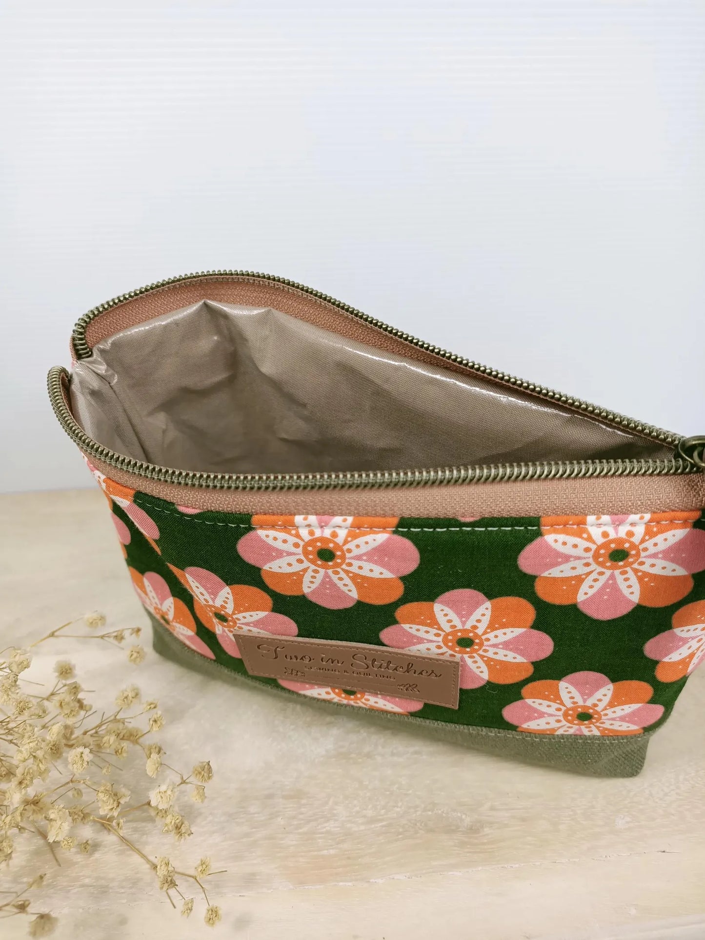 Retro Floral Zipper Pouch – Spill Proof Vinyl-Lined Toiletry & Makeup Bag
