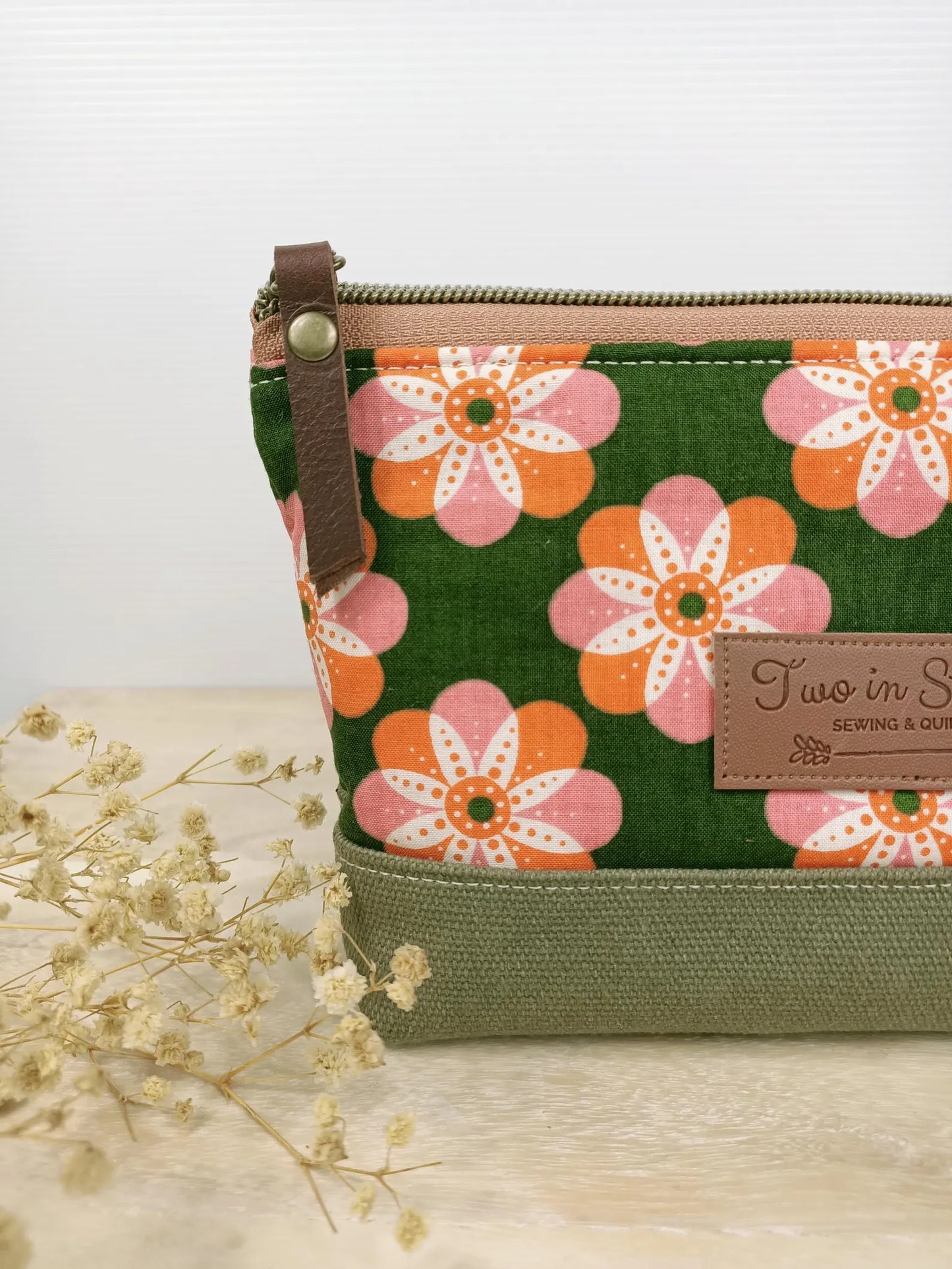 Retro Floral Zipper Pouch – Spill Proof Vinyl-Lined Toiletry & Makeup Bag