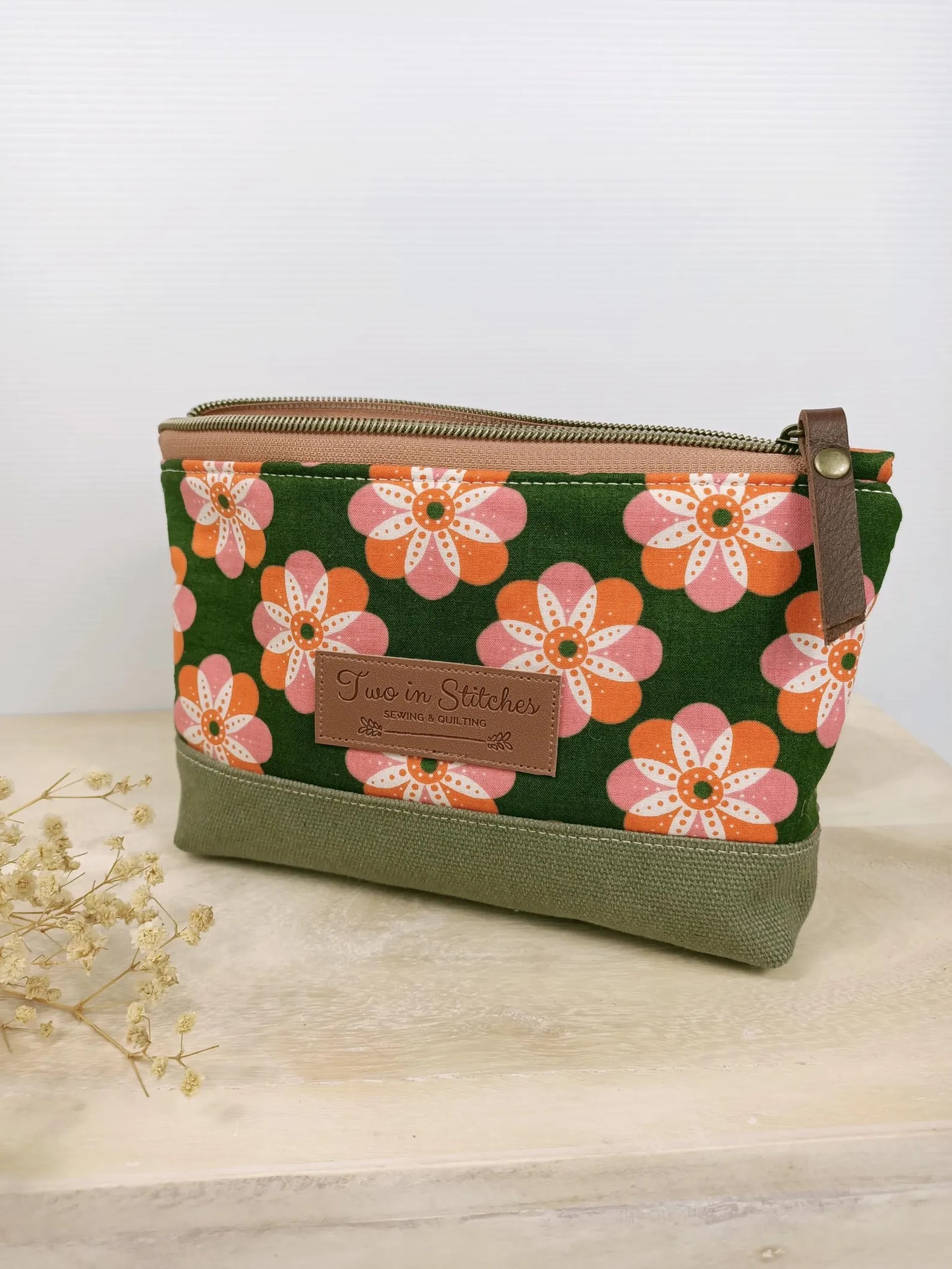 Retro Floral Zipper Pouch – Spill Proof Vinyl-Lined Toiletry & Makeup Bag