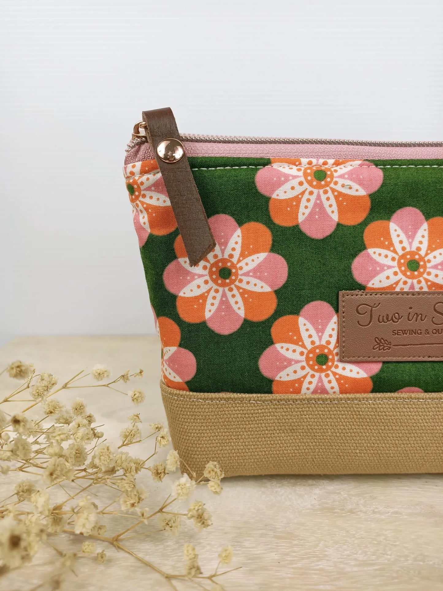 Retro Floral Zipper Pouch – Spill Proof Vinyl-Lined Toiletry & Makeup Bag