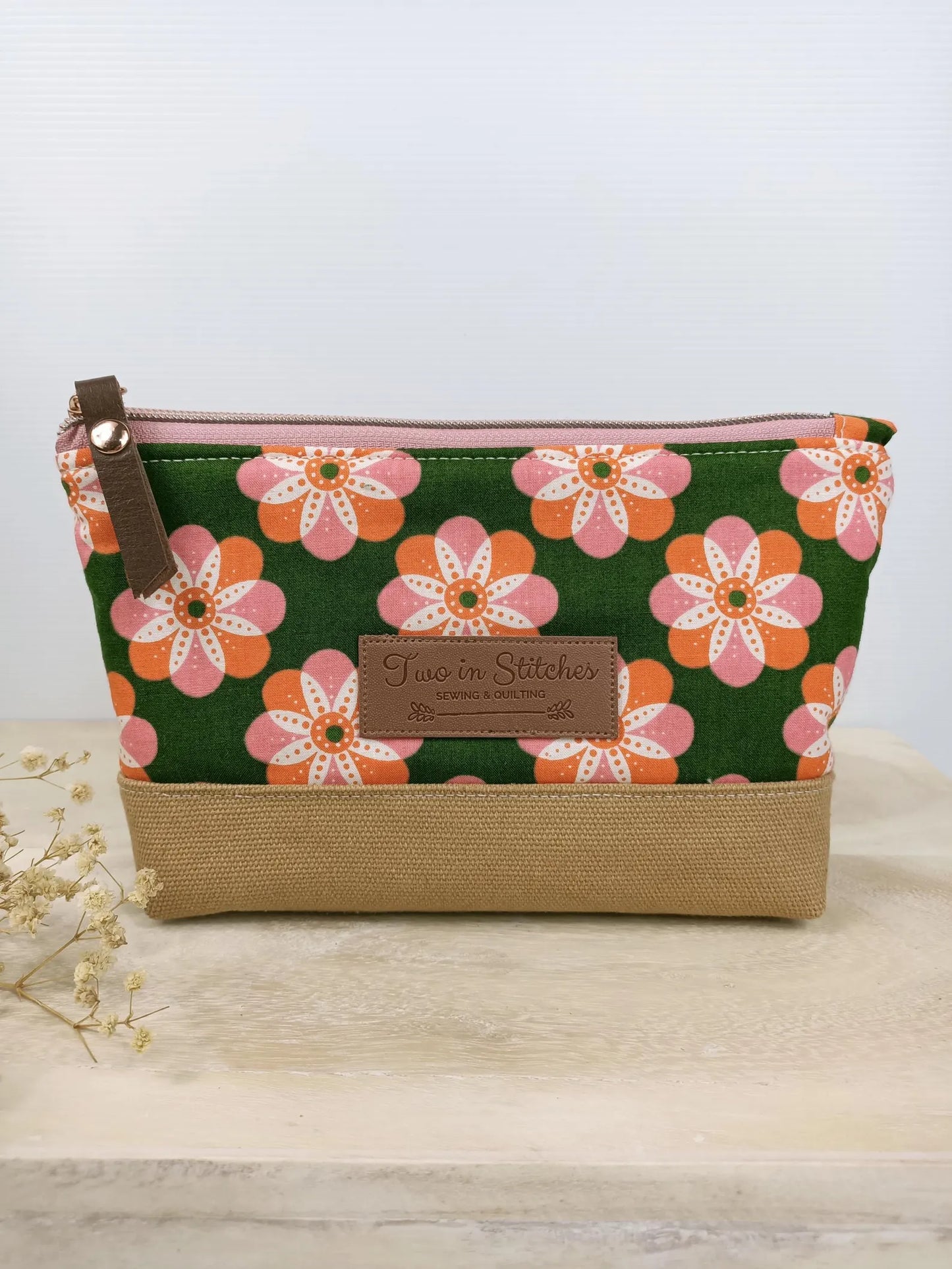 Retro Floral Zipper Pouch – Spill Proof Vinyl-Lined Toiletry & Makeup Bag