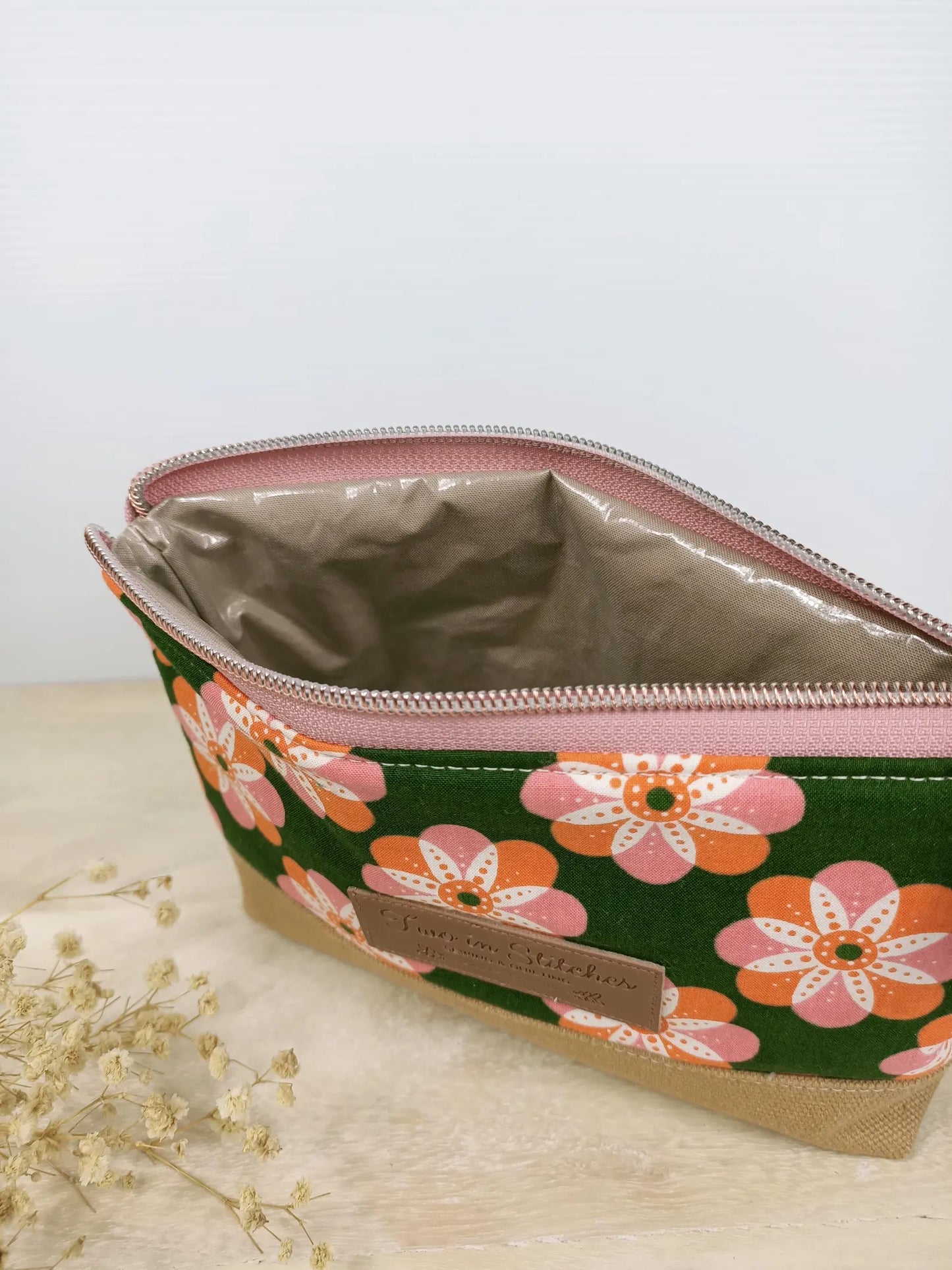 Retro Floral Zipper Pouch – Spill Proof Vinyl-Lined Toiletry & Makeup Bag