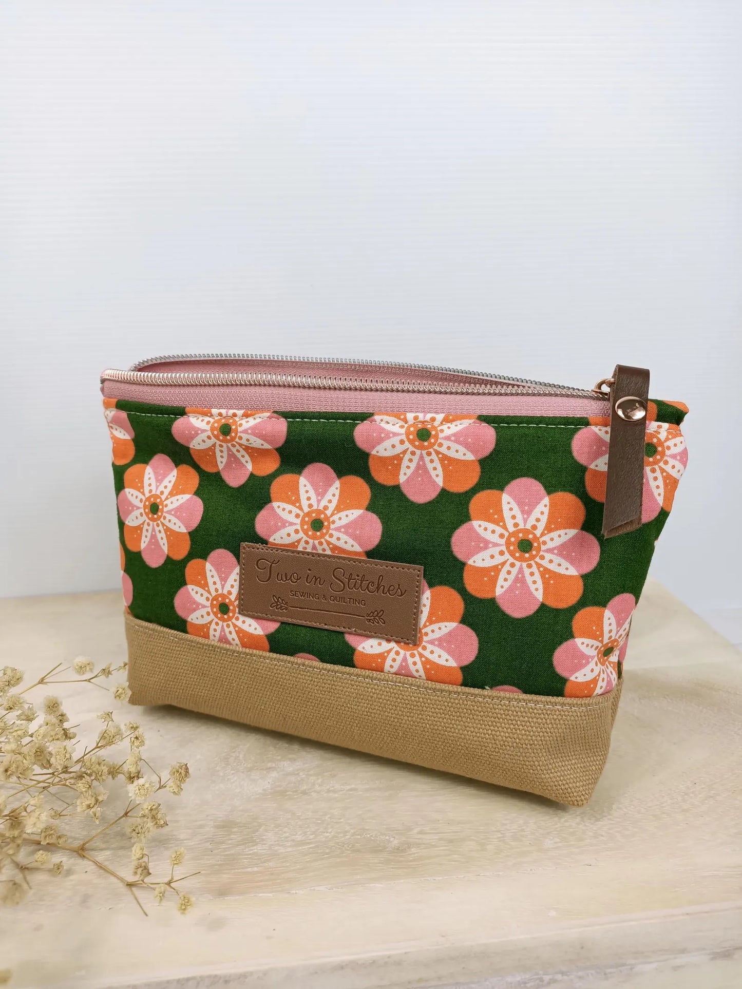 Retro Floral Zipper Pouch – Spill Proof Vinyl-Lined Toiletry & Makeup Bag